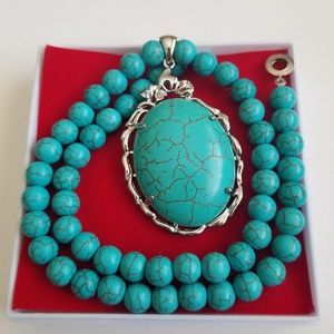 Turquoise bead with necklace with pendant